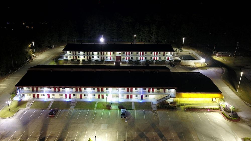 Days Inn Milledgeville Buitenkant foto