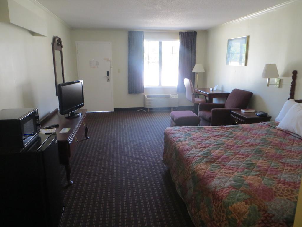 Days Inn Milledgeville Buitenkant foto